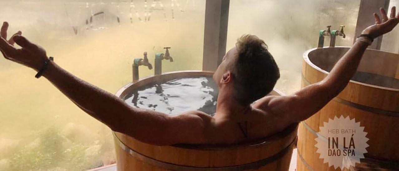 Thưởng thức bồn tắm thuốc Lá Dao Spa