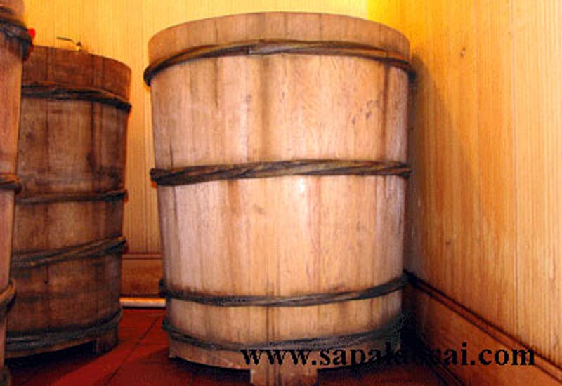 Bồn tắm Pơ mu đứng